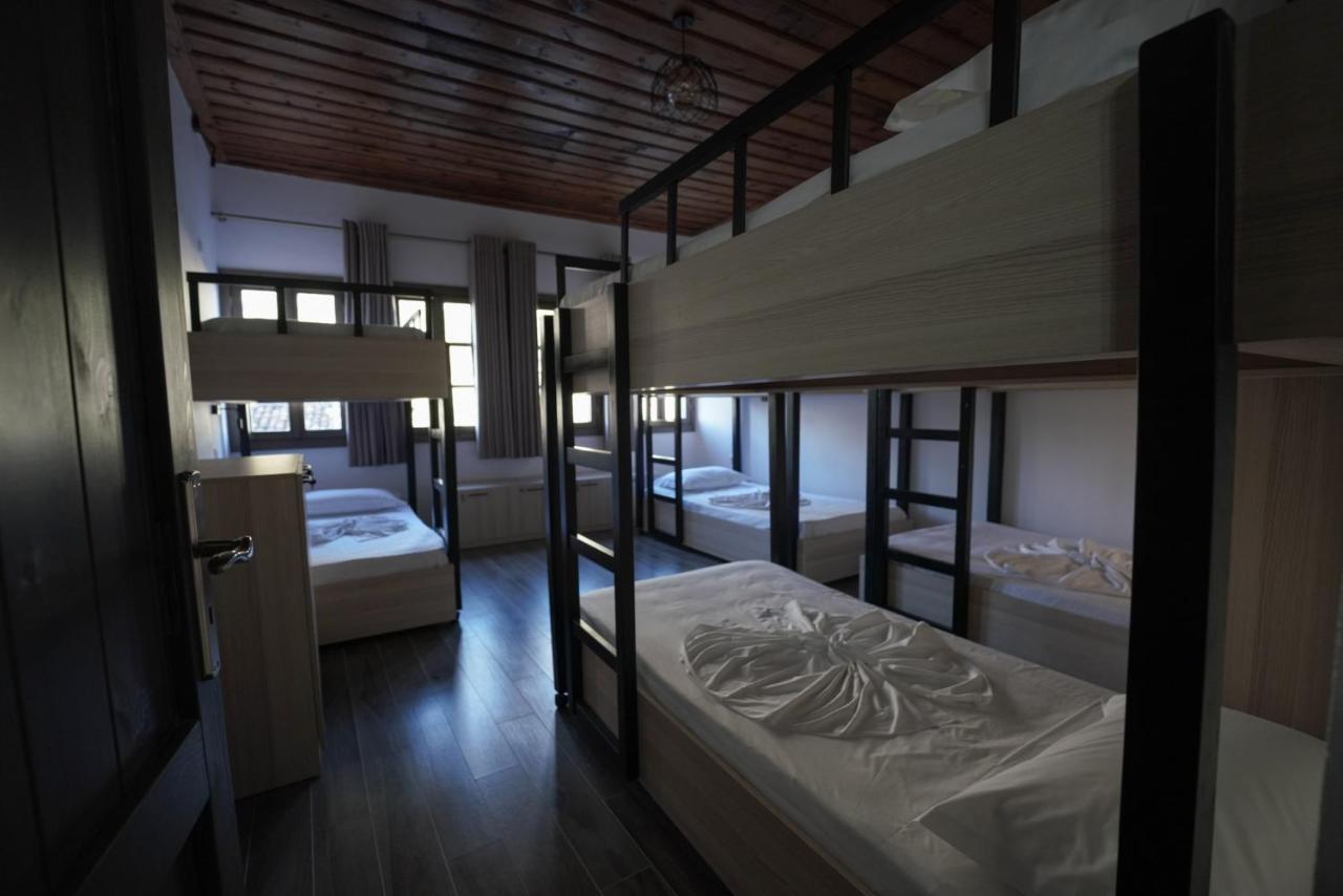 Helin'S Hostel By Backpackers Berat Buitenkant foto
