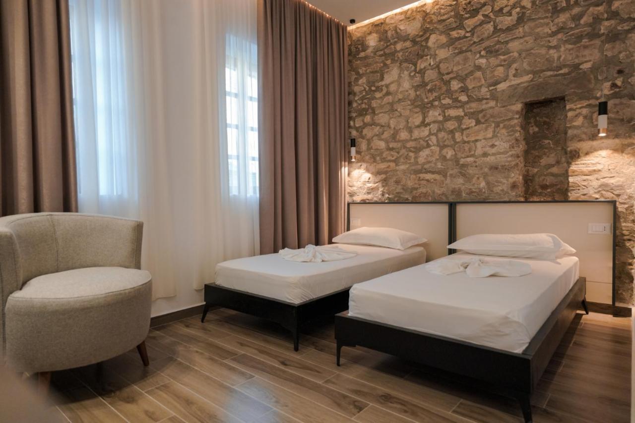 Helin'S Hostel By Backpackers Berat Buitenkant foto