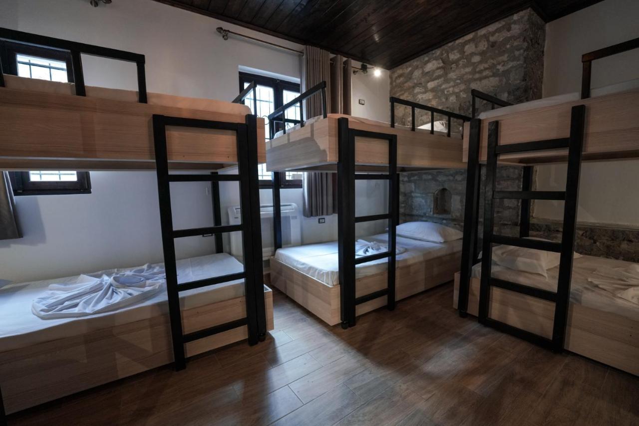 Helin'S Hostel By Backpackers Berat Buitenkant foto
