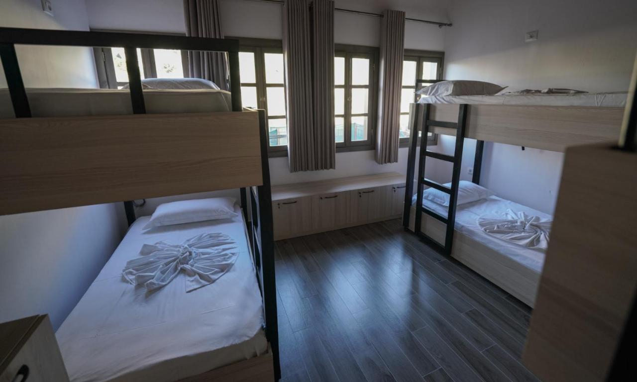 Helin'S Hostel By Backpackers Berat Buitenkant foto