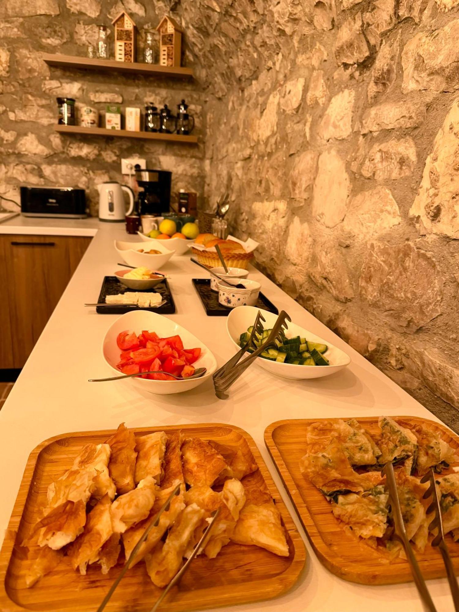 Helin'S Hostel By Backpackers Berat Buitenkant foto